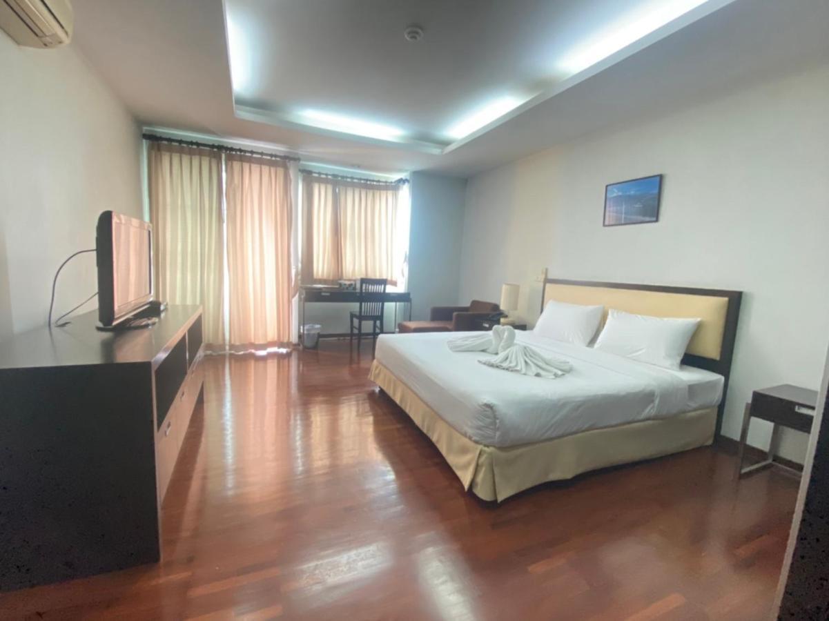 The Park 304 Executive Serviced Apartment Si Maha Phot Exterior photo
