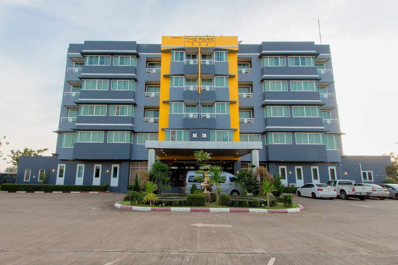 The Park 304 Executive Serviced Apartment Si Maha Phot Room photo