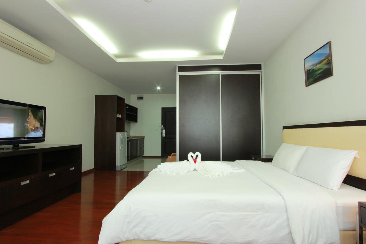 The Park 304 Executive Serviced Apartment Si Maha Phot Exterior photo