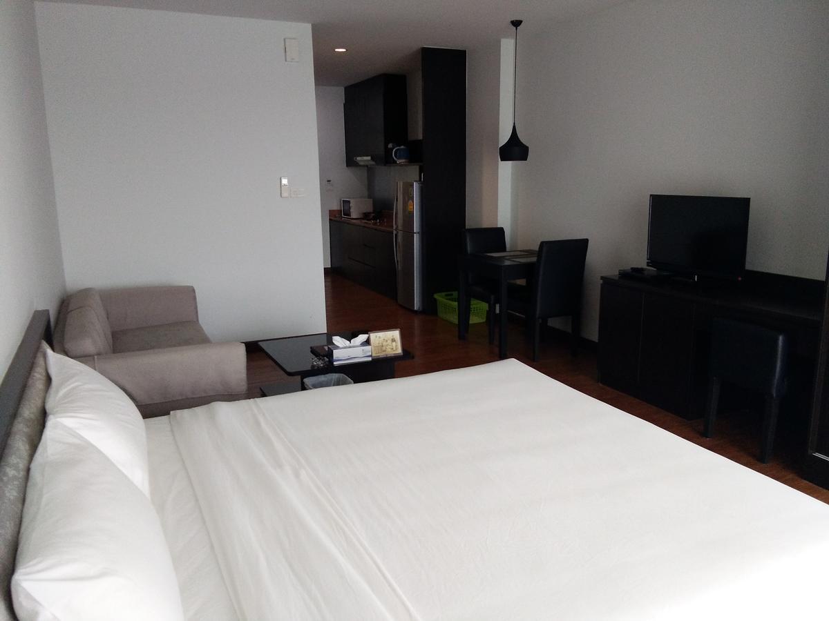 The Park 304 Executive Serviced Apartment Si Maha Phot Exterior photo